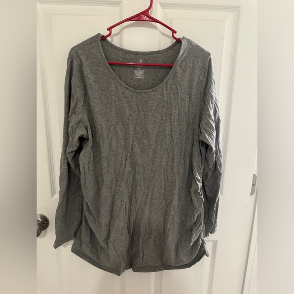 Maternity shirts - Picture 2 of 4